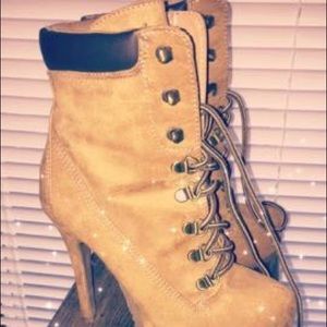 Beige boots Size 5 1/2
